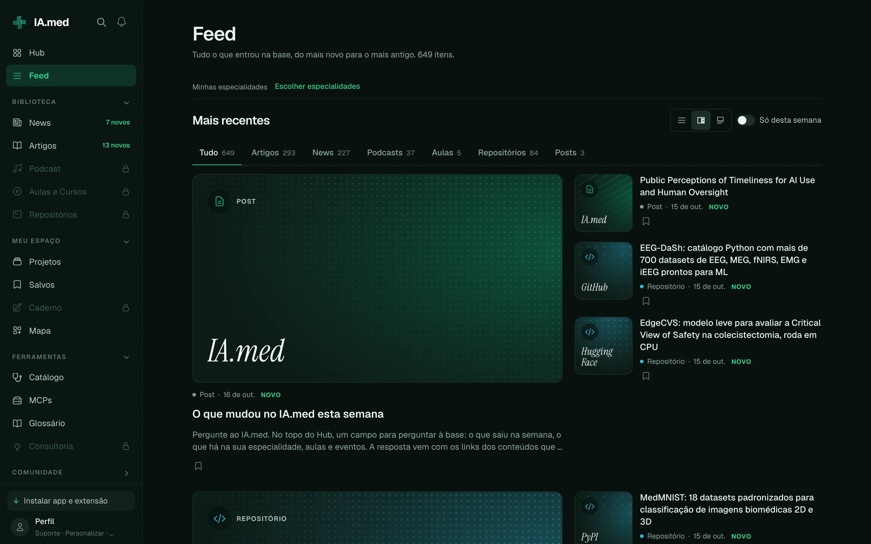 Tela Feed do IA.med no modo Revista, com capas grandes, filtros de especialidade e abas Tudo, Artigos e News